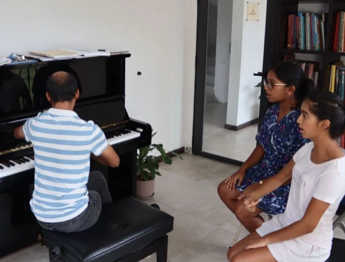 Lesson in progress at ARTVIA